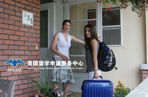 入住美国加州当地的寄...