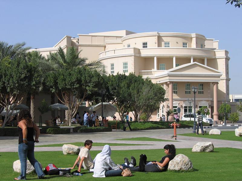我是一名北京市重点中学高三的学生，想去美国留学，请问申请美国大学的本科需要具备哪些条件？
