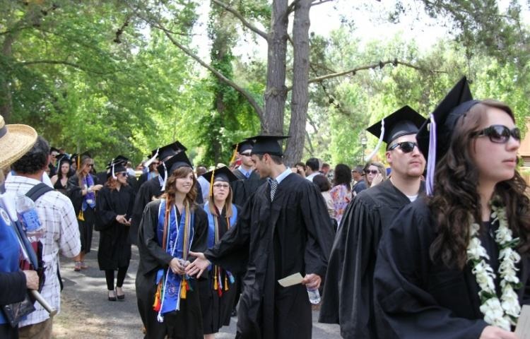 我是一名市级重点中学的高三在校学生，高中毕业打算去美国读大学本科，请问美国不认可留学贷款吗？